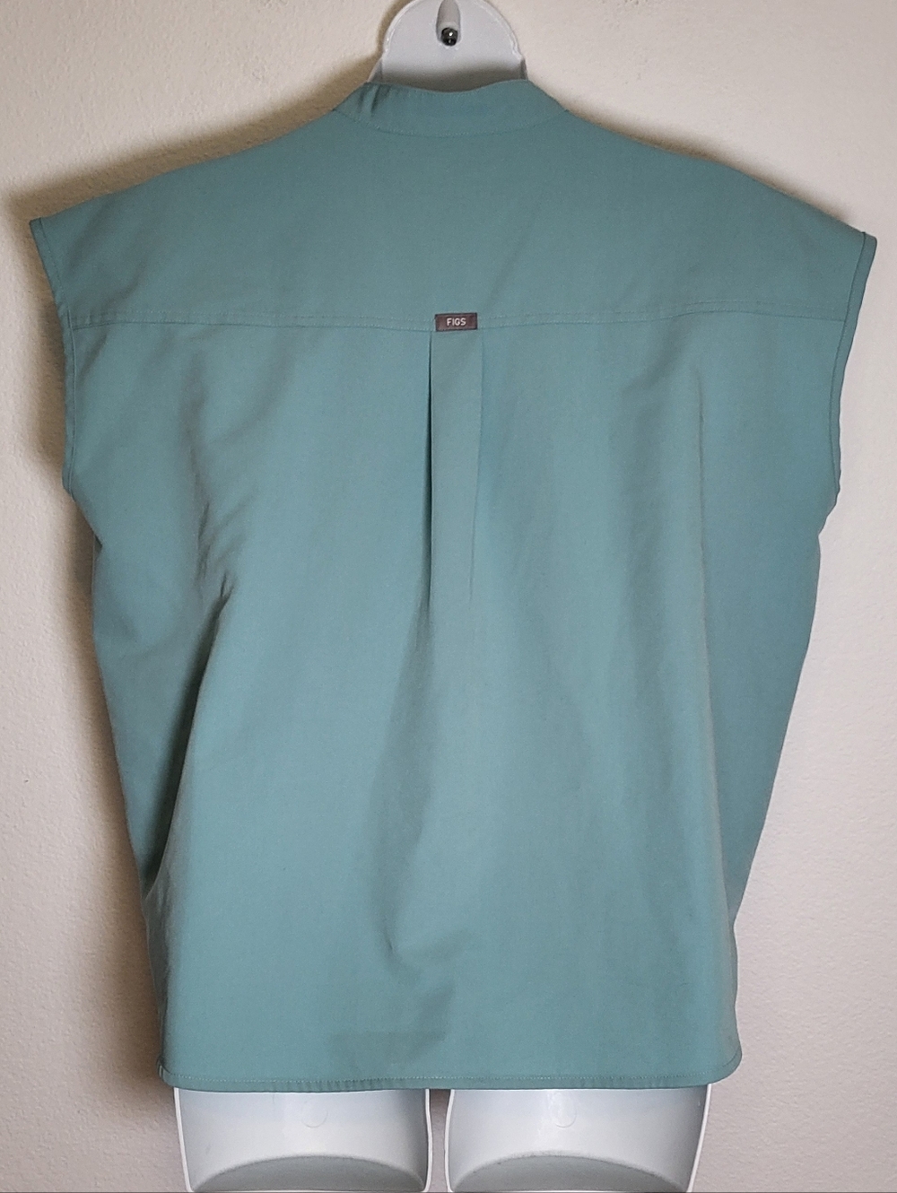 Figs Rafaela Oversized Sleeveless Scrub Top in Seafoam Green Teal size Large - Picture 3 of 7